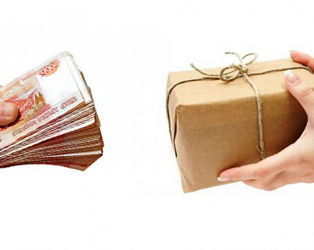 Ключ к деньгам. Перепродажа автомобиля. Приобретением и его качеством. С приобретением автомобиля. Девушка выбирает автомобиль.